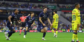 Clásicos de contrastes: Espectacular Cruz azul 4-3 América;  aburrido Monterrey 0-0 Tigres