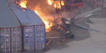 Se estrella helicóptero de noticias en Los Ángeles; hay al menos tres muertos