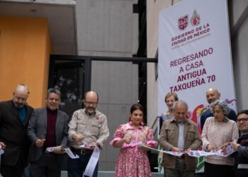Entrega Clara Brugada viviendas a familias damnificadas por sismos del 2017