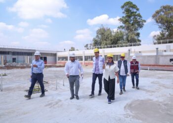 Supervisa Clara Brugada construcción de clínica Condesa en GAM. Registra 60% de avance