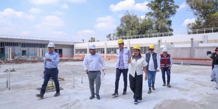 Supervisa Clara Brugada construcción de clínica Condesa en GAM. Registra 60% de avance