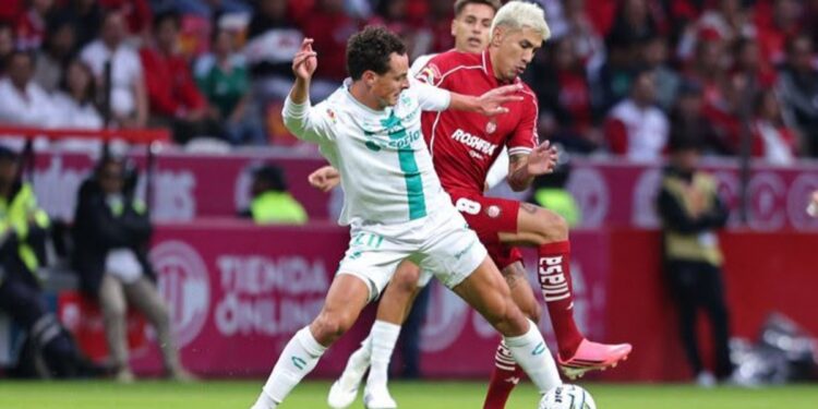 Sorpresa en La Bombonera: Santos le remonta al Toluca 3-2