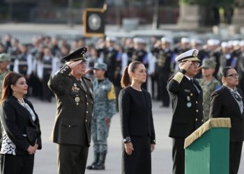 Presidenta recuerda a víctimas de sismos del 85 y 17; pide no olvidar solidaridad