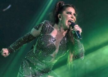 Alejandra Guzmán sufre dislocación de cadera en pleno concierto