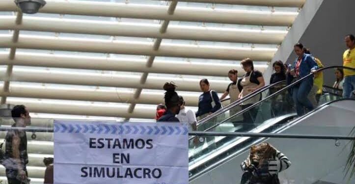 Simulacro moviliza a 33 millones en México y prueba alerta sísmica en celulares