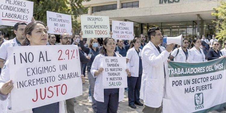 Trabajadores del IMSS alistan marcha nacional este 14 de octubre