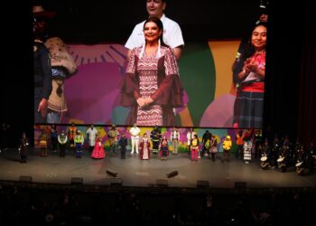 Clara Brugada rinde cuentas al pueblo en segundo informe, ante miles en Auditorio Nacional