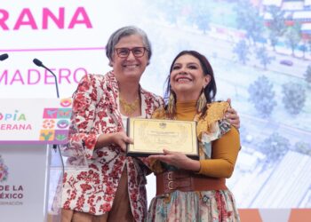 Clara Brugada recibe Pergamino de Honor de ONU-Hábitat por las Utopías