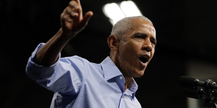 Obama compara la Casa Blanca de Trump con The Cheesecake Factory