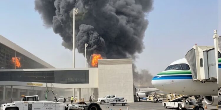 Ataque contra aeropuerto saudí deja al menos 12 muertos y 309 heridos