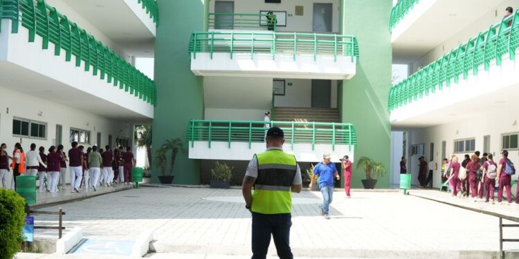 Realiza Facultad de Enfermería Victoria ejercicio de evacuación en simulacro de incendio