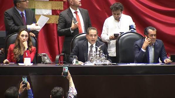 Morena y aliados aprueban la Ley de Ingresos con más deuda, oposición enfurece