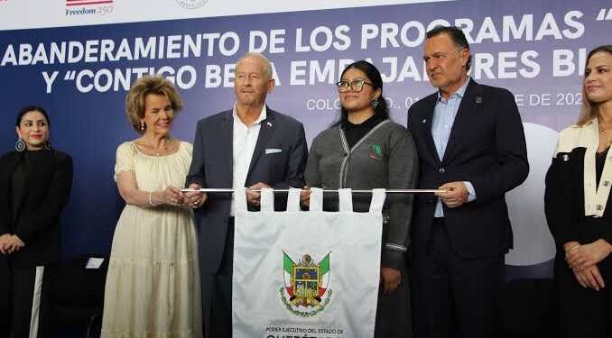 Molesta a Sheinbaum evento entre gobernador Kuri y embajador de EU en Querétaro