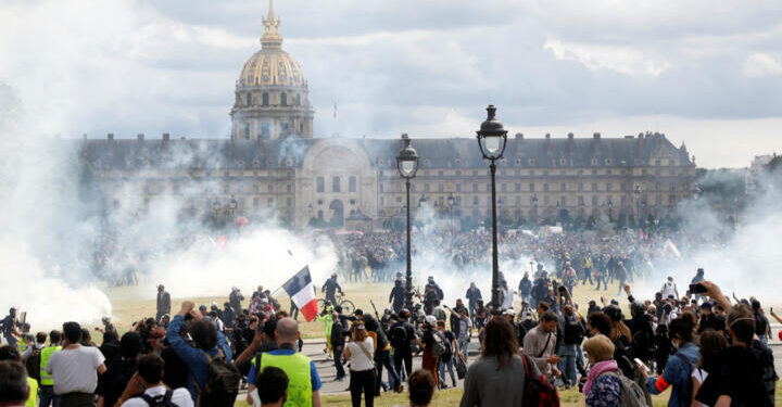 Disturbios en París: miles protestan por la crisis educativa